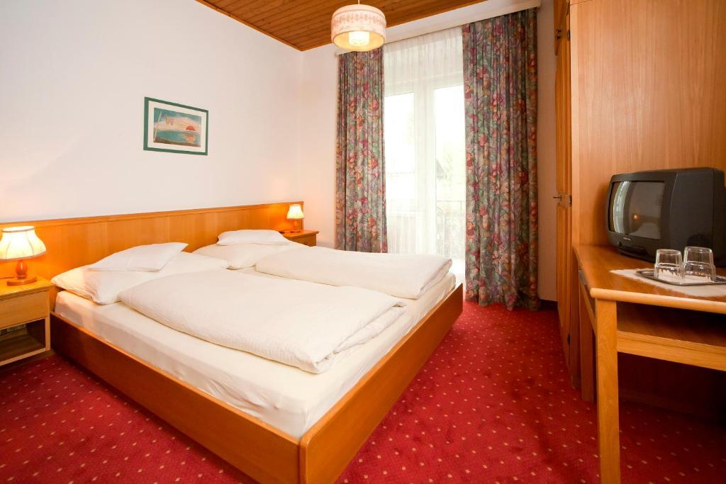 Hotel Velden Bacherlwirt Velden am Wörthersee Стая снимка