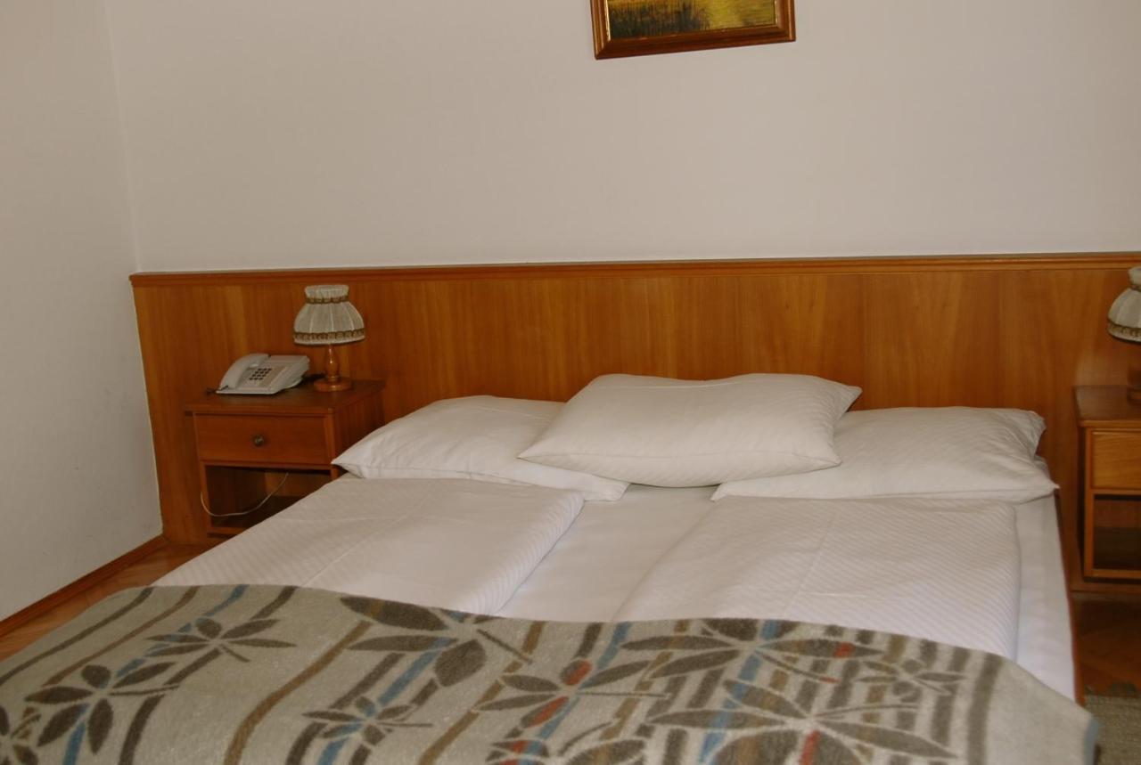 Hotel Velden Bacherlwirt Velden am Wörthersee Стая снимка